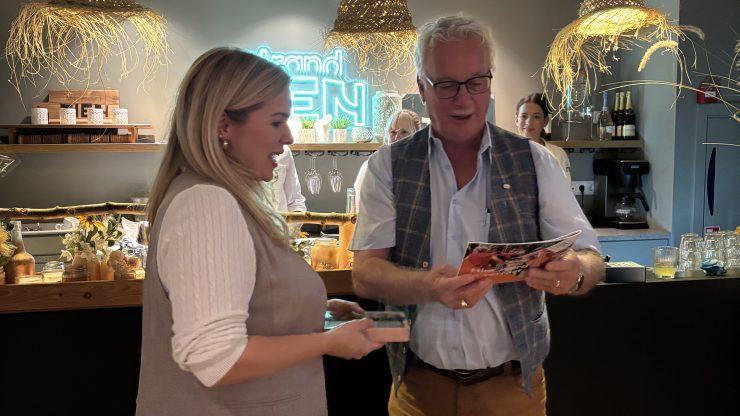 Feestelijk afscheid Wim Hoezen