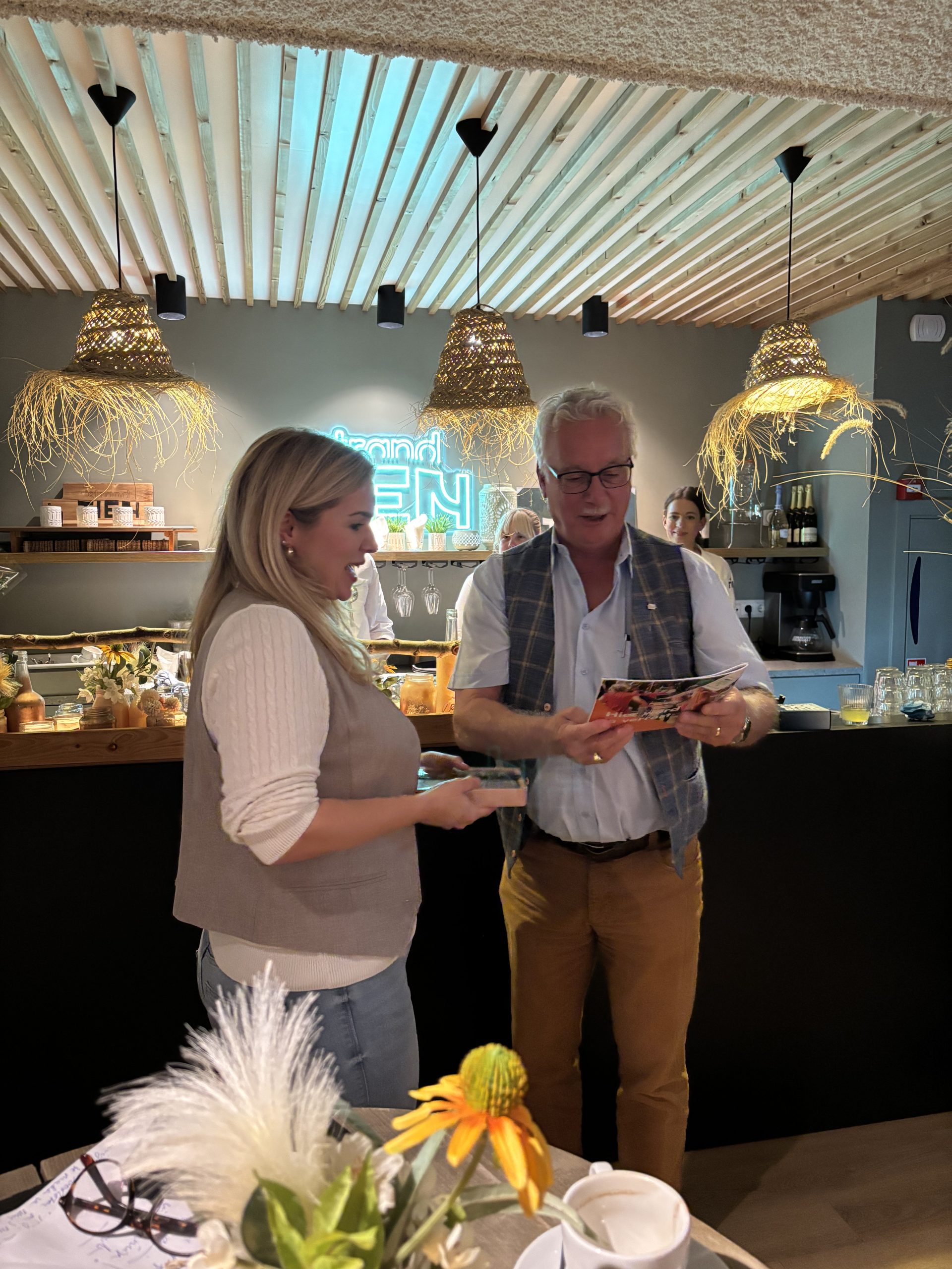 Feestelijk afscheid Wim Hoezen